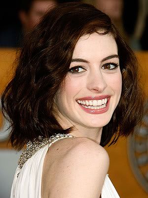 Anne Hathaway bob hair style. All women know that hair is the important part