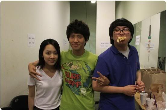 liveteam002.jpg