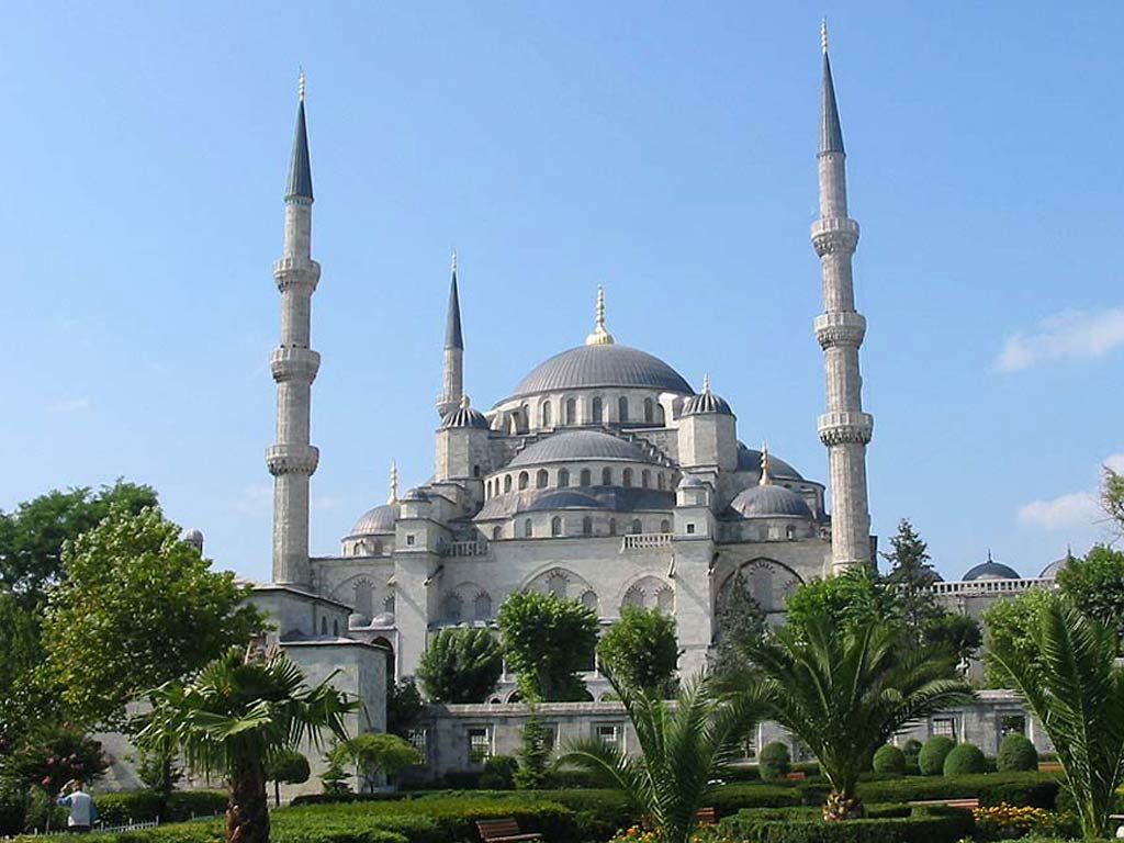 http://i813.photobucket.com/albums/zz57/mitsikuri/islamic%20wallpaper/Blue-Mosque-Sultanahmet-Istanbul.jpg