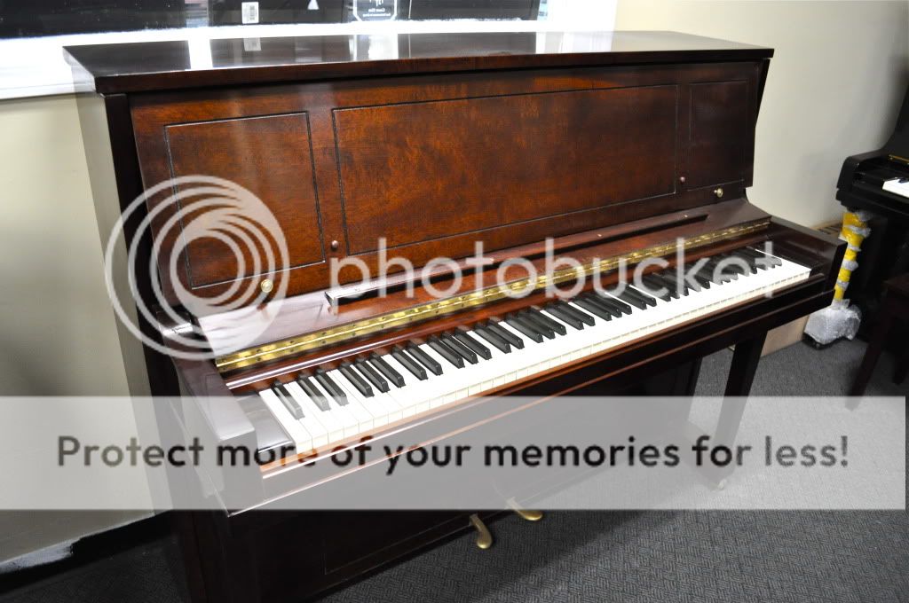 STEINWAY STUDIO UPRIGHT PIANO (Mahogany satin Model 1098 )  